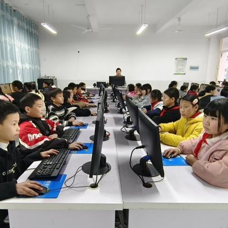 Bagaimana Sun Haiqing dari Jiangsu Jutian Memberdayakan Pendidikan di Kampung Halaman Melalui Donasi Komputer?